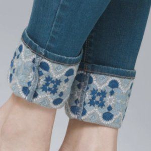 Black House White Market Embroider Skinny Crop